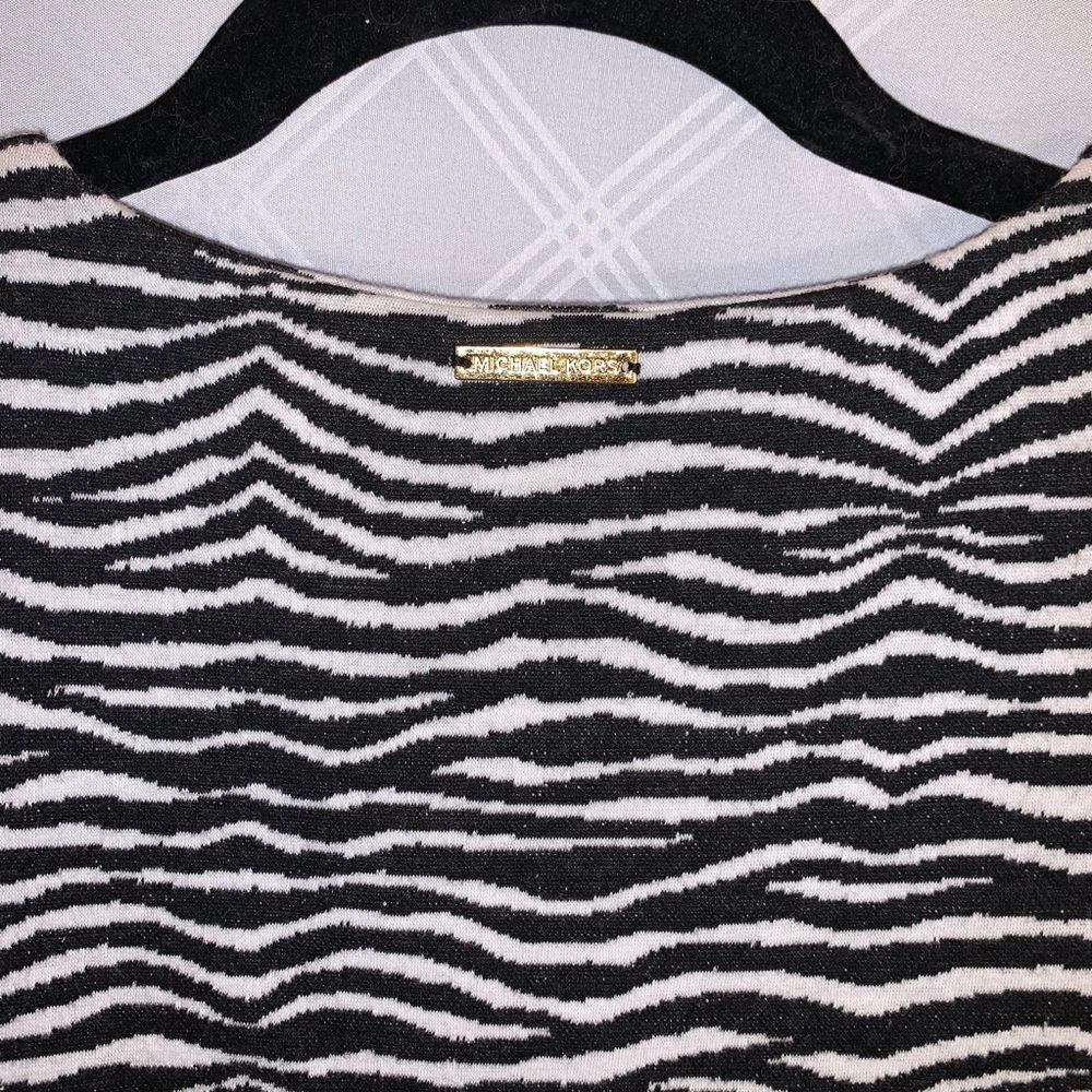 1 MICHAEL KORS BLACK & WHITE TOP - Picture 5 of 7